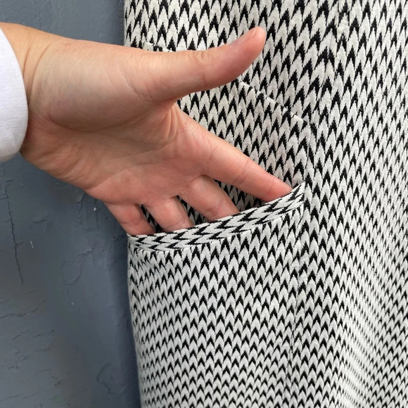 Karl Lagerfeld Paris Geometric Shift Dress, size 4 - Picture 6 of 13